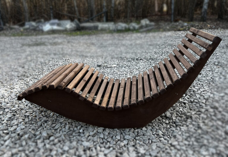 lezak ogrodowy braz 2 768x529 1